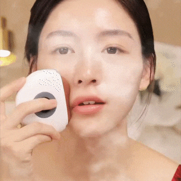 不去美容院也可以享受砭石按摩啦！ 快來試試這款砭石按摩儀！！ 美容／刮痧／按摩／導入一次到位 ，臉部按摩身體按摩 一刮就出痧，溫氣行血。溫通經絡。 肩頸酸痛的隨時一刮，酥酥麻麻超級舒服 面部變得年輕有彈性，身體都變輕盈又健康。